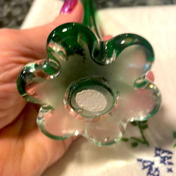 Elephant Foot 6” Bud Vase; Elegant
Twisted Green Vintage Glass - Picture 4 of 4